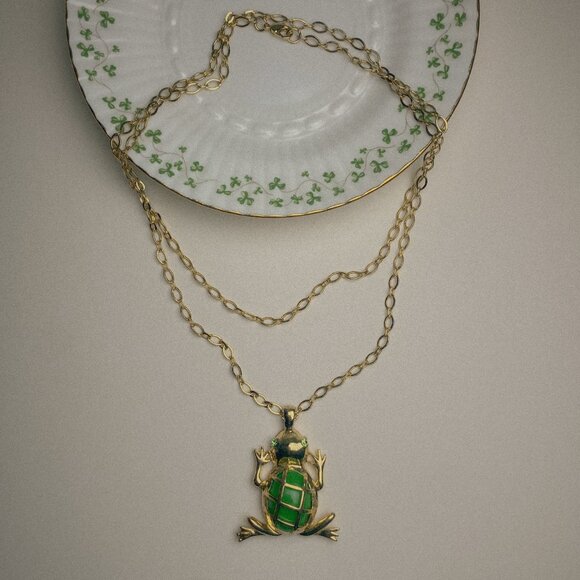 Lilly Pulitzer Green Oval Cabochon Frog Animal Gold Pendant Long Chain Necklace - Picture 6 of 12